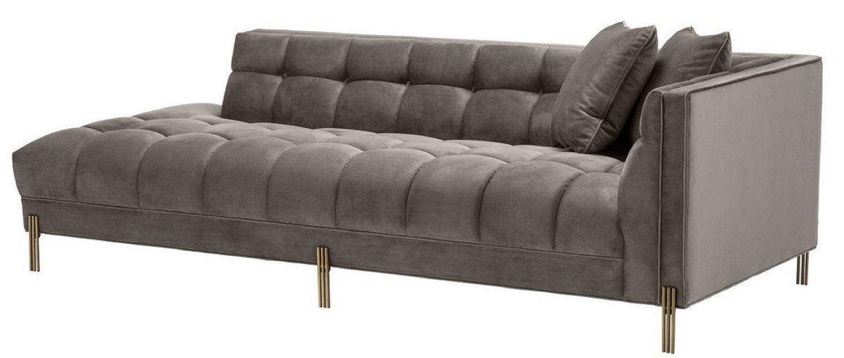 Casa Padrino Loungesofa Luxus Lounge Sofa Grau - Greige / Messingfarben 223 x 95 x H. 68 cm - Rechtsseitiges Wohnzimmer Sofa mit edlem Samtsoff und 2 Kissen