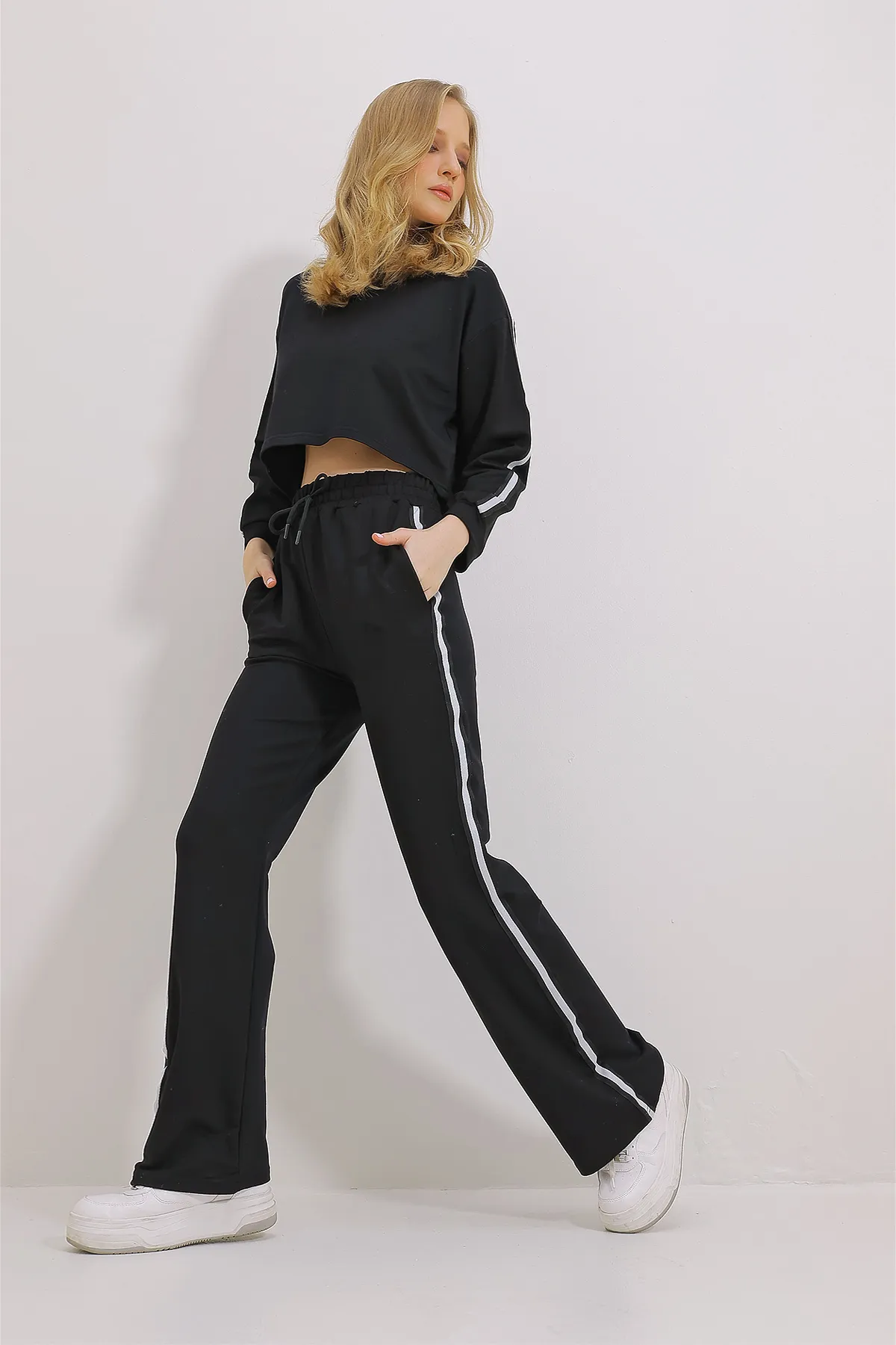 Trend Alaçatı Stili  Trainingsanzug - Schwarz - Regular Fit
