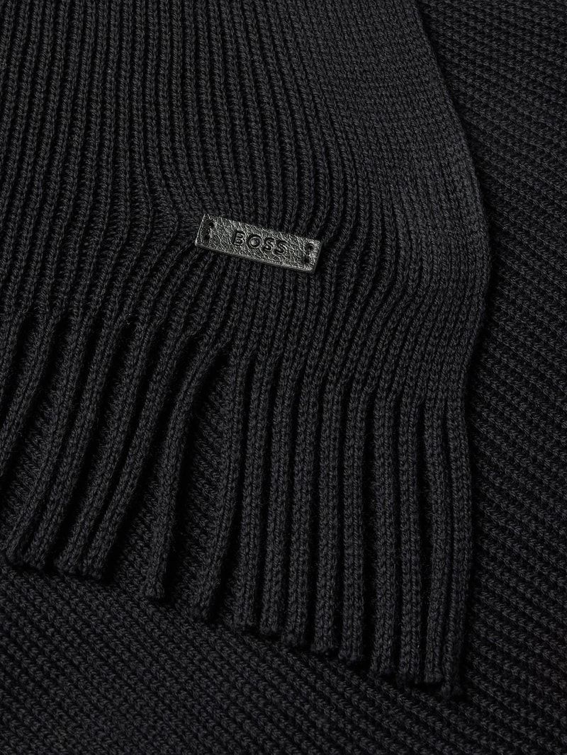 Strickschal mit Fransen Modell 'Albas' in schwarz