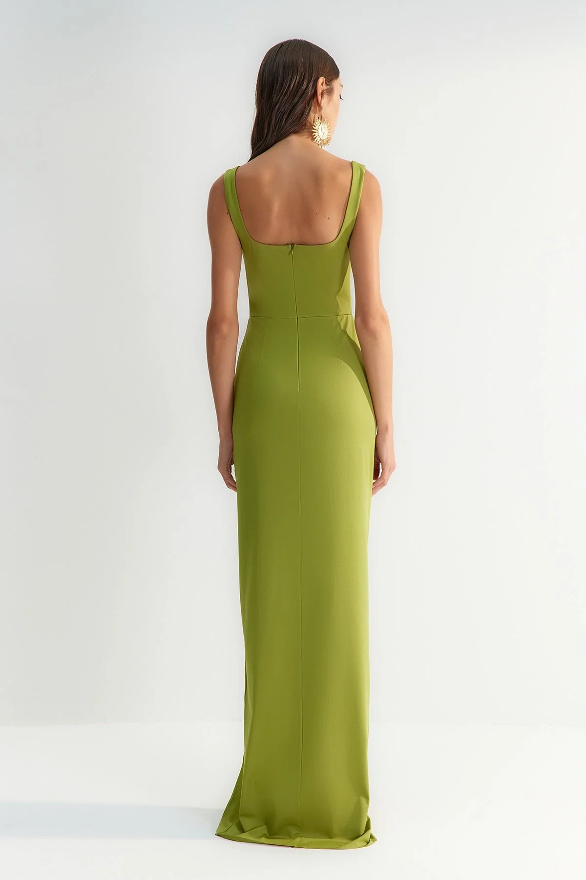 Trendyol Collection  X Zeynep Tosun Hellgrünes, figurbetontes Abend- und Abschlusskleid mit Ziernähten TCLSS23AE00010