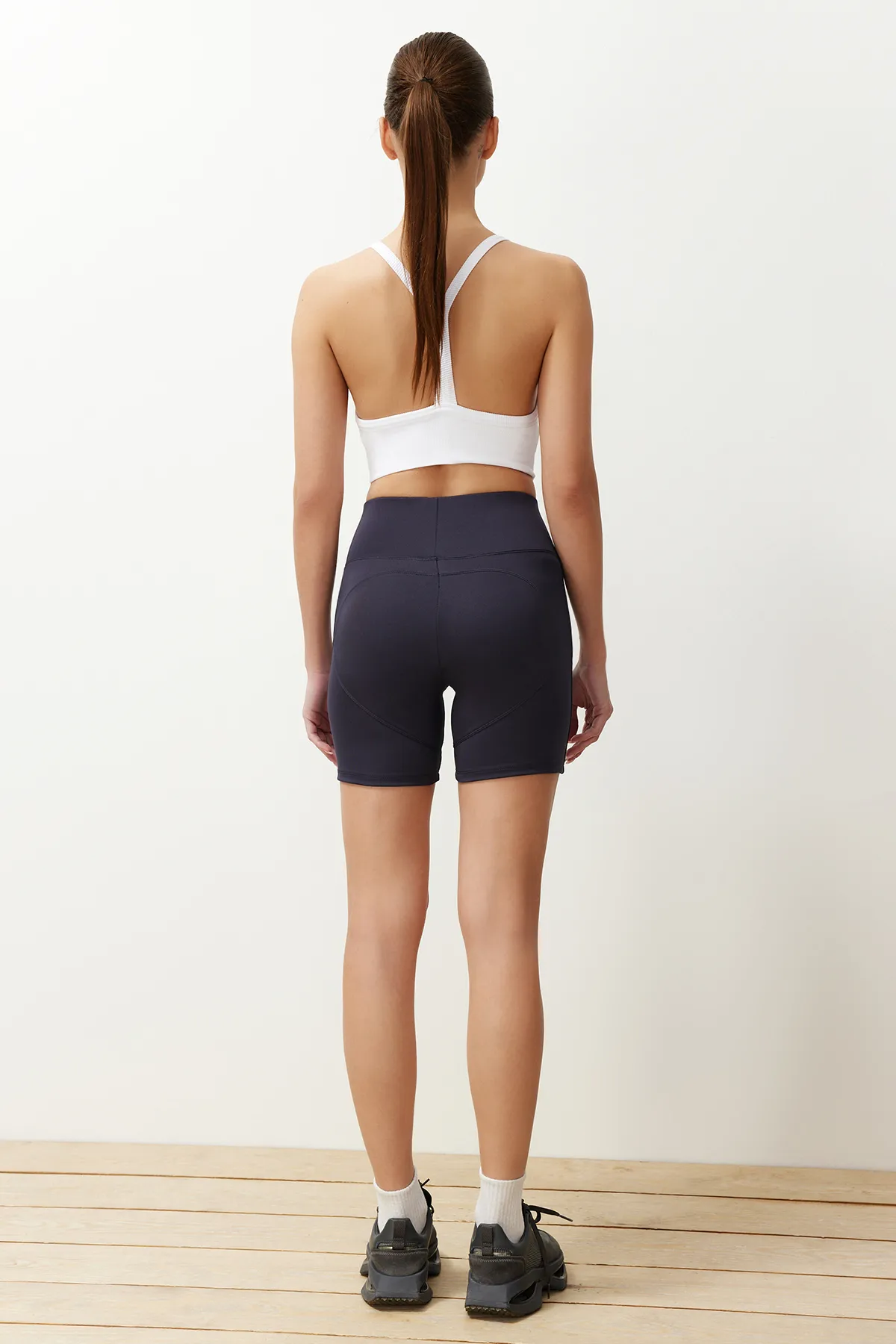 Trendyol Collection  Anthrazitfarbene, elastische Push-Up- und Extra-Paar-Strick-Sportshorts/kurze Leggings THMSS24TY00038