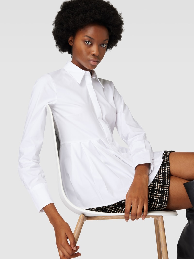 Bluse im Stufen-Look mit gelegten Falten in weiß