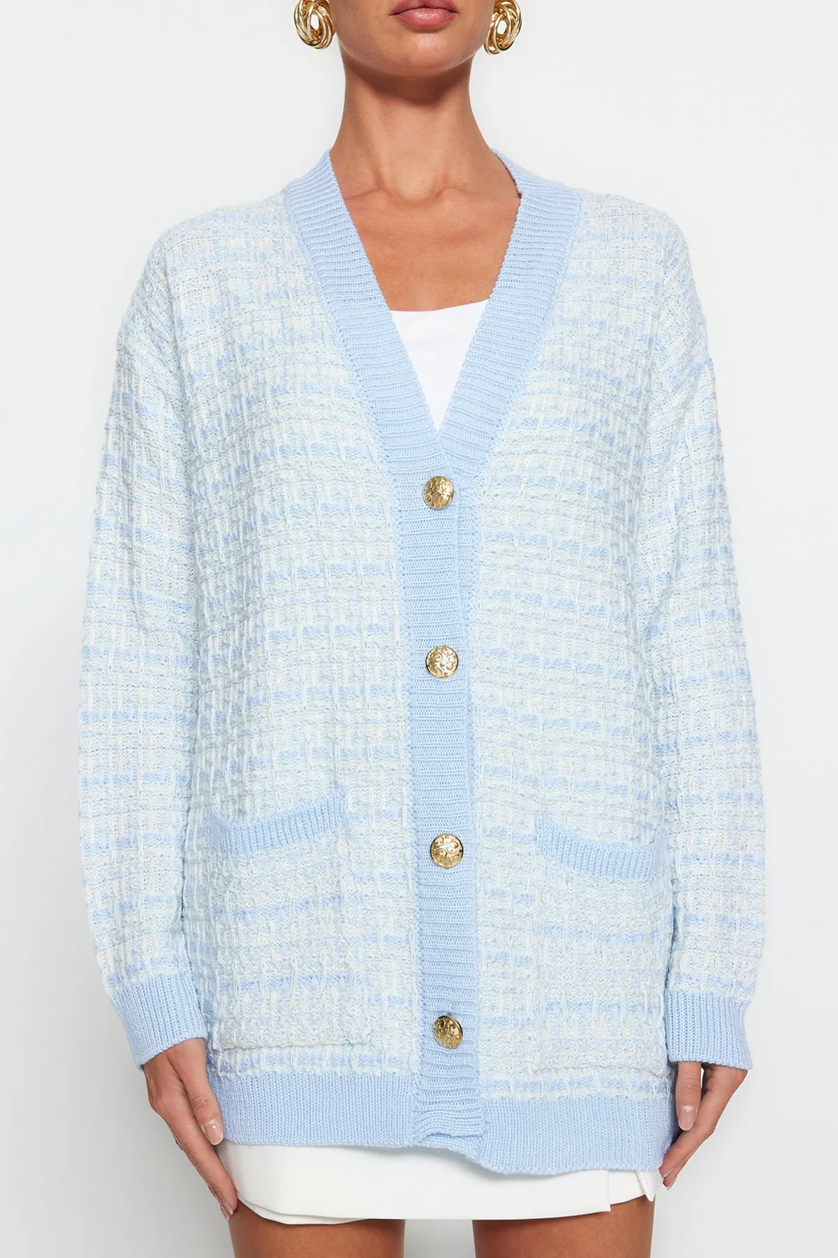 Trendyol Collection  Hellblauer, weiter Strickcardigan in Tweed-Optik mit Glitzer TWOAW21HI0250
