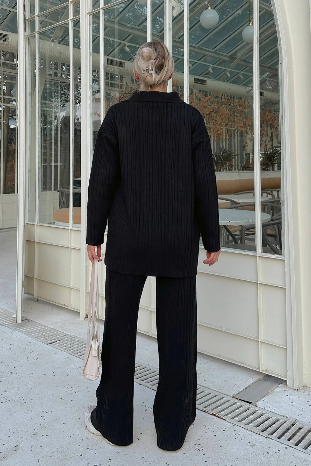Swist  Schwarzes, geknöpftes Rollkragen-Strickjacken- und Hosen-Set für Damen aus Strickober- und -unterteil
