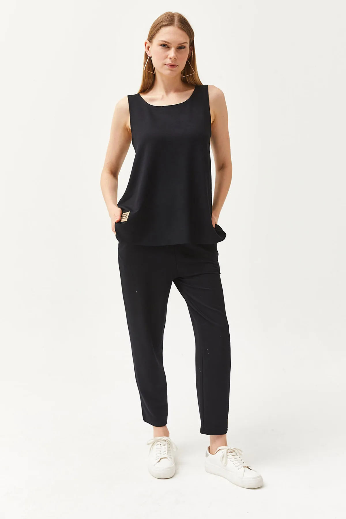 Olalook  Schwarze ärmellose, lockere Bluse für Damen mit Kristallen, Oberteil und TKM-19000271