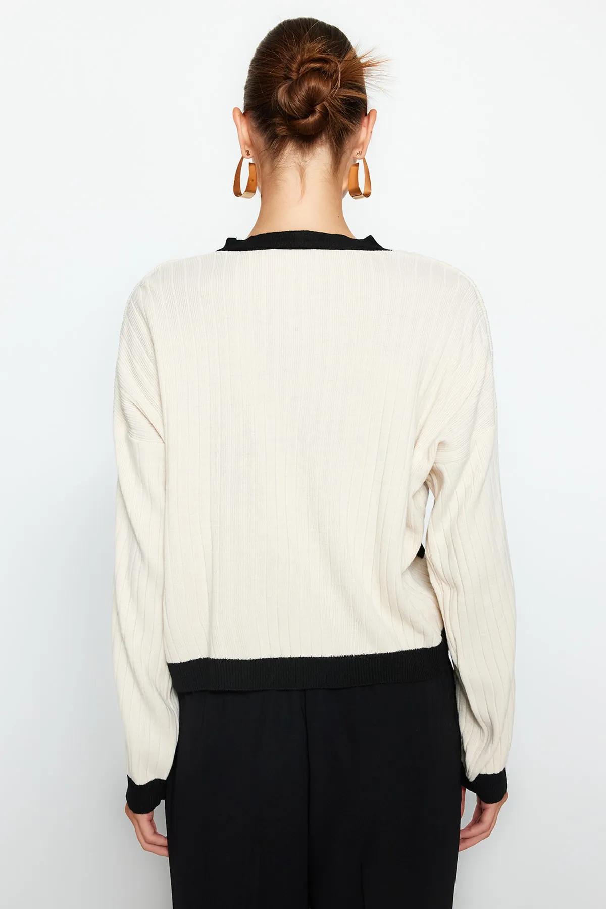 Trendyol Collection  Strickjacke in Steinfarben-Blockoptik TWOAW24HI00161