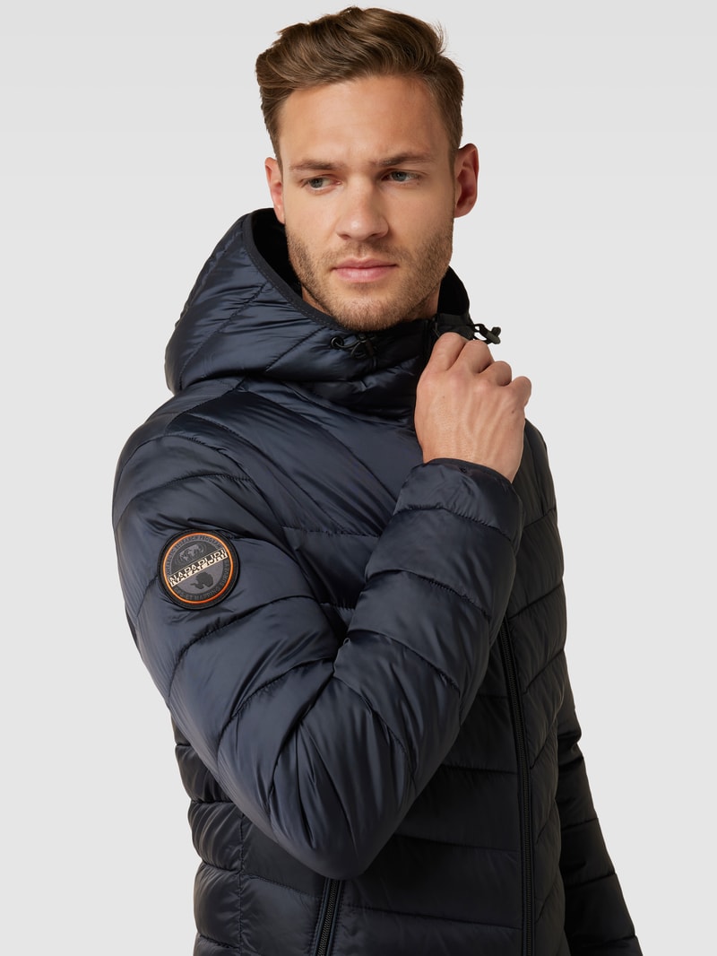 Steppjacke mit Kapuze Modell 'AERONS' in schwarz