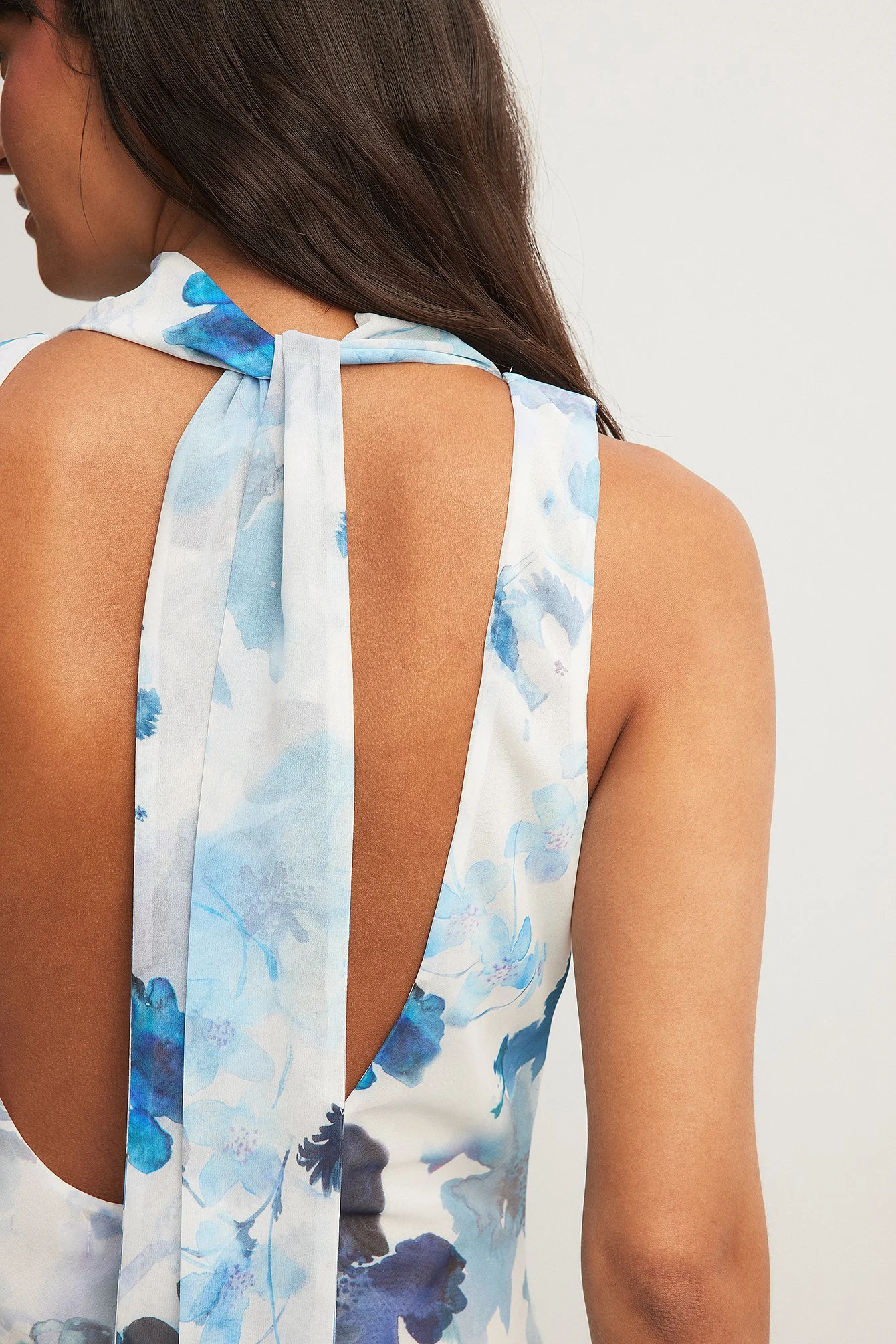 Maxikleid mit Babylock-Saum
