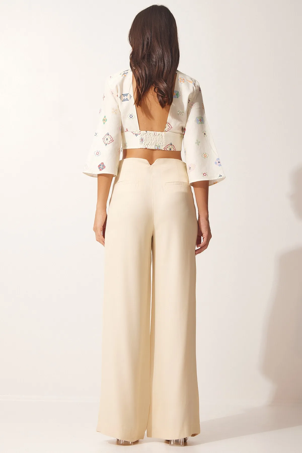 Happiness İstanbul  Cremefarbene Damenhose aus Viskose mit Satinoberfläche WF00038