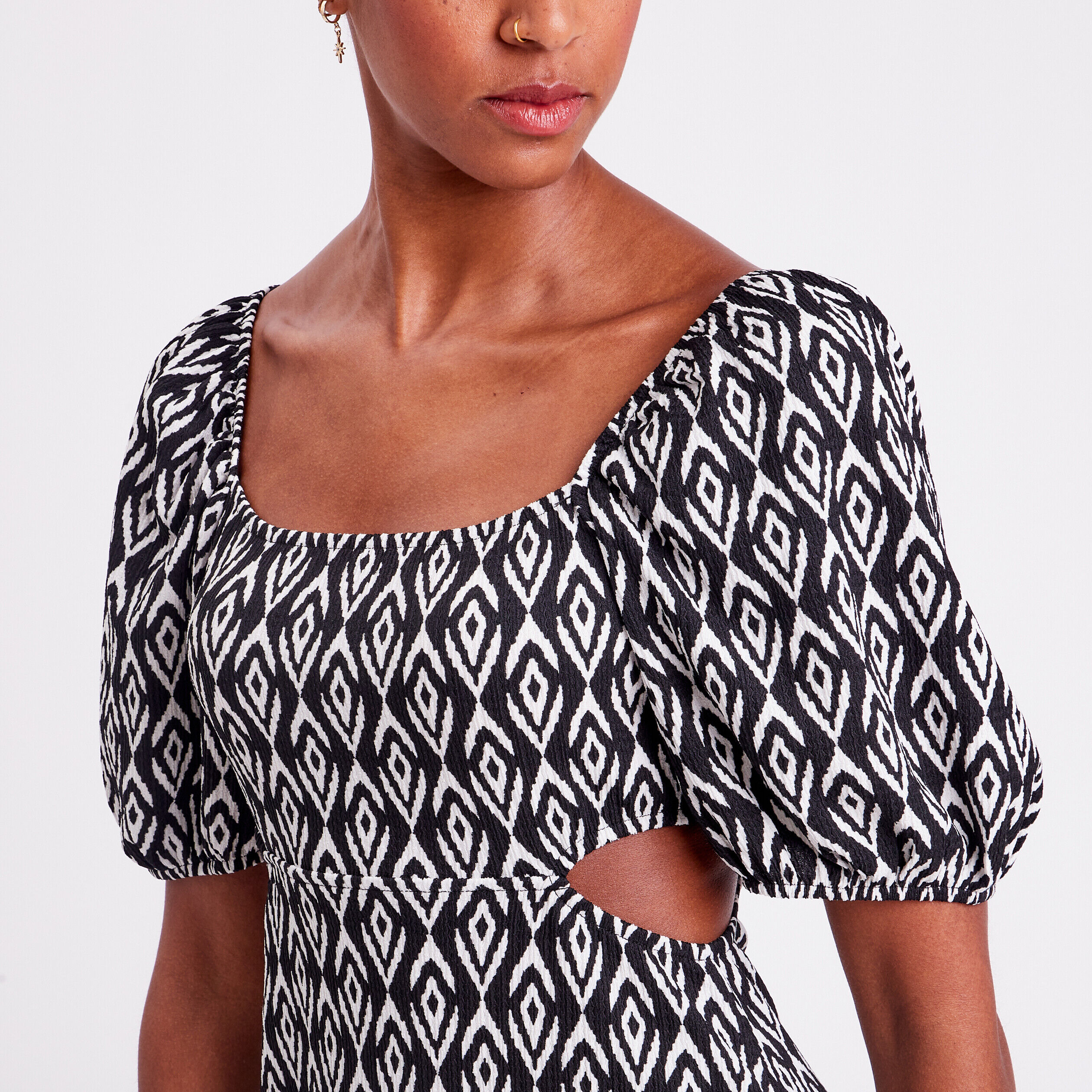 Robe évasée avec ouvertures noir femme | Cache Cache