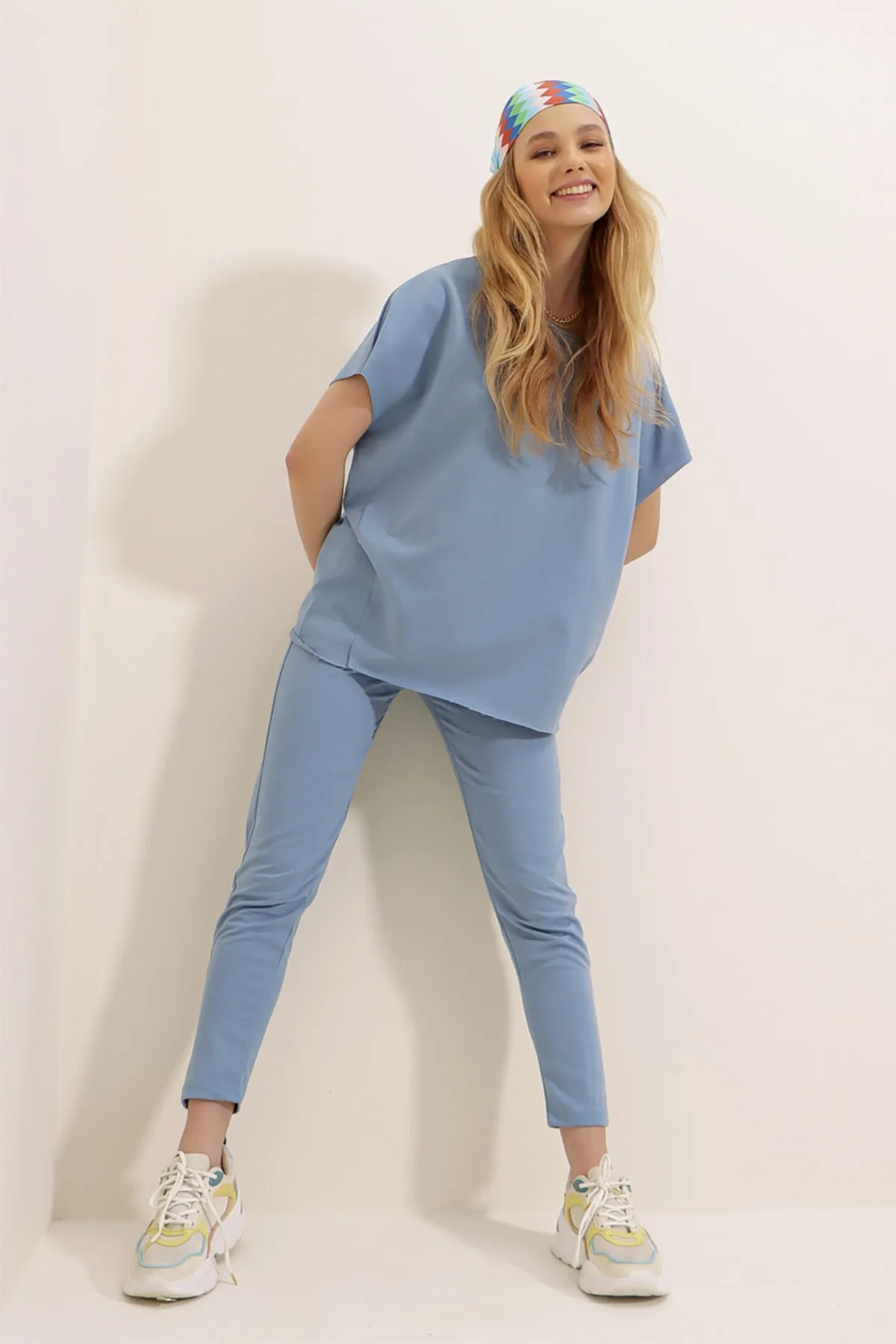 Trend Alaçatı Stili  Blauer gerippter Trainingsanzug mit Rundhalsausschnitt für Damen ALC-X5885