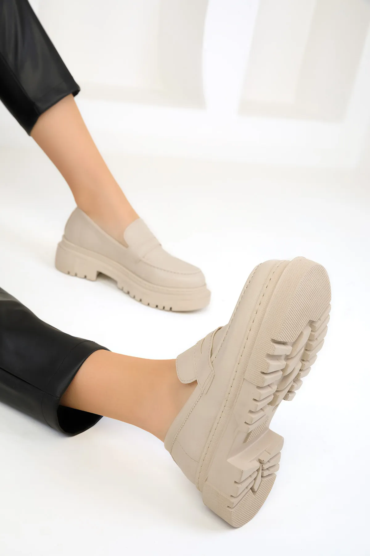 SOHO  Beige Freizeitschuhe für Damen 17762