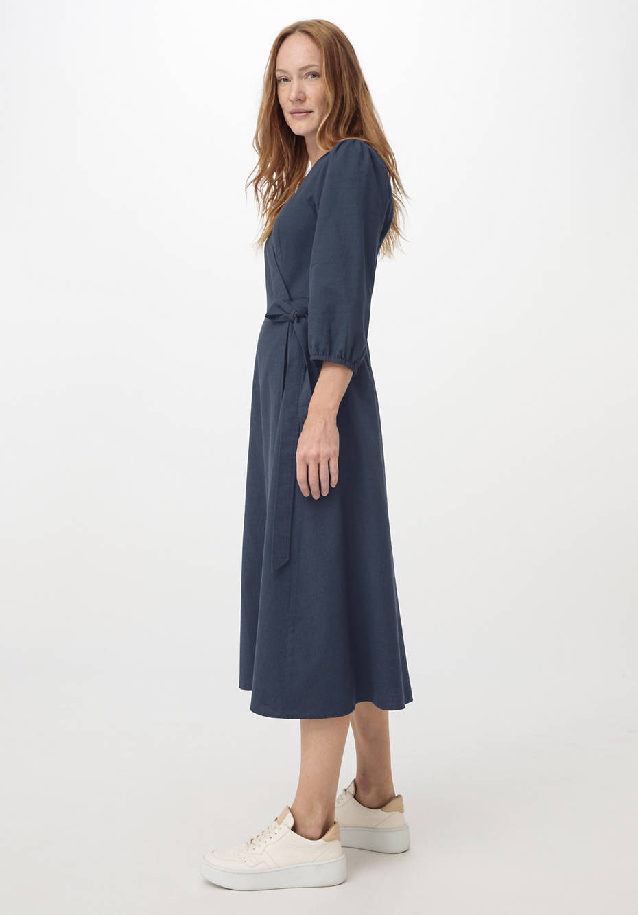 Midi-Wickelkleid aus Bio-Baumwolle mit Leinen