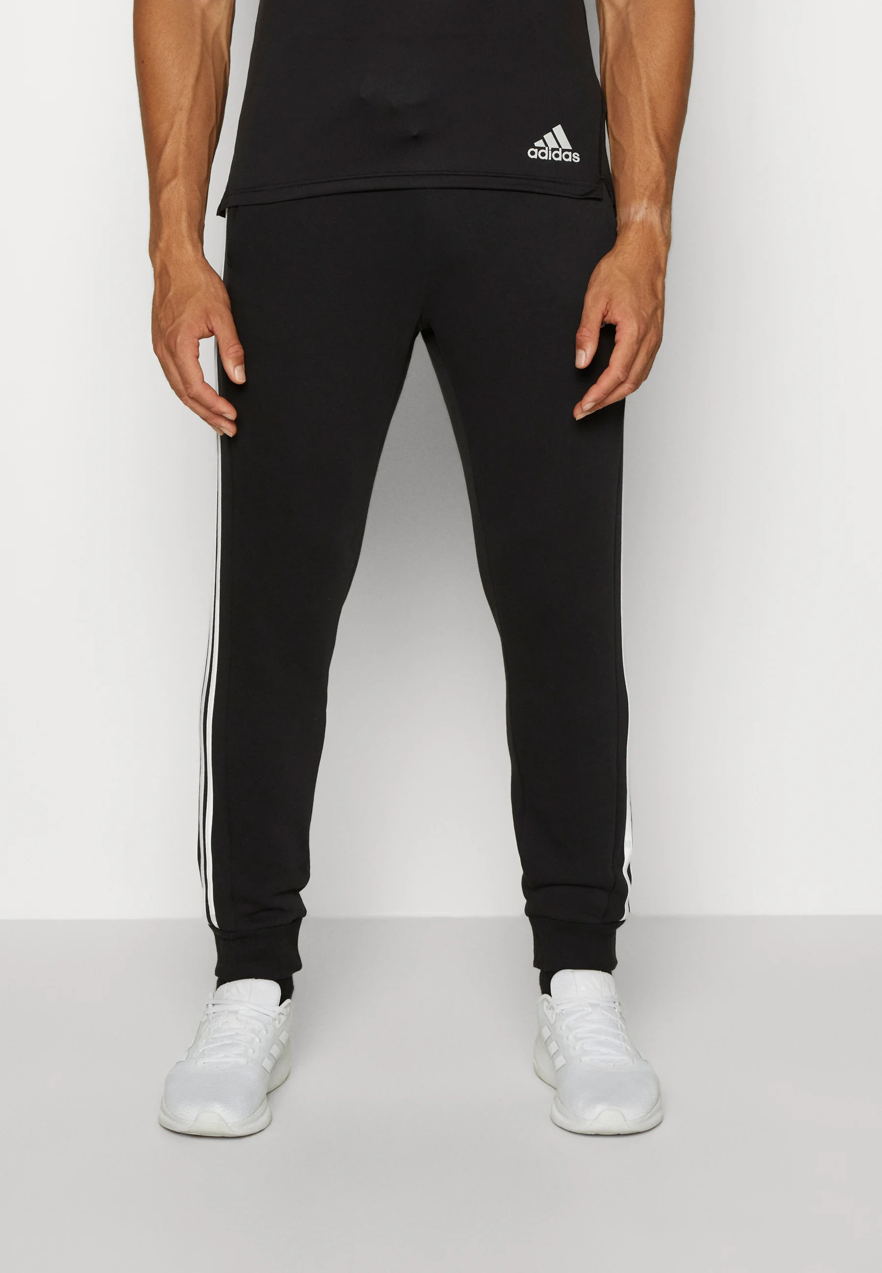 adidas Sportswear ESSENTIALS TAPERED CUFF PANTS - Pantalones deportivos