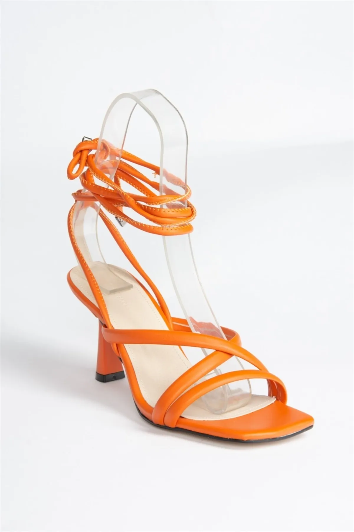 Fox Shoes  Orangefarbene Damenschuhe mit Knöchelriemen und Absatz K404070209