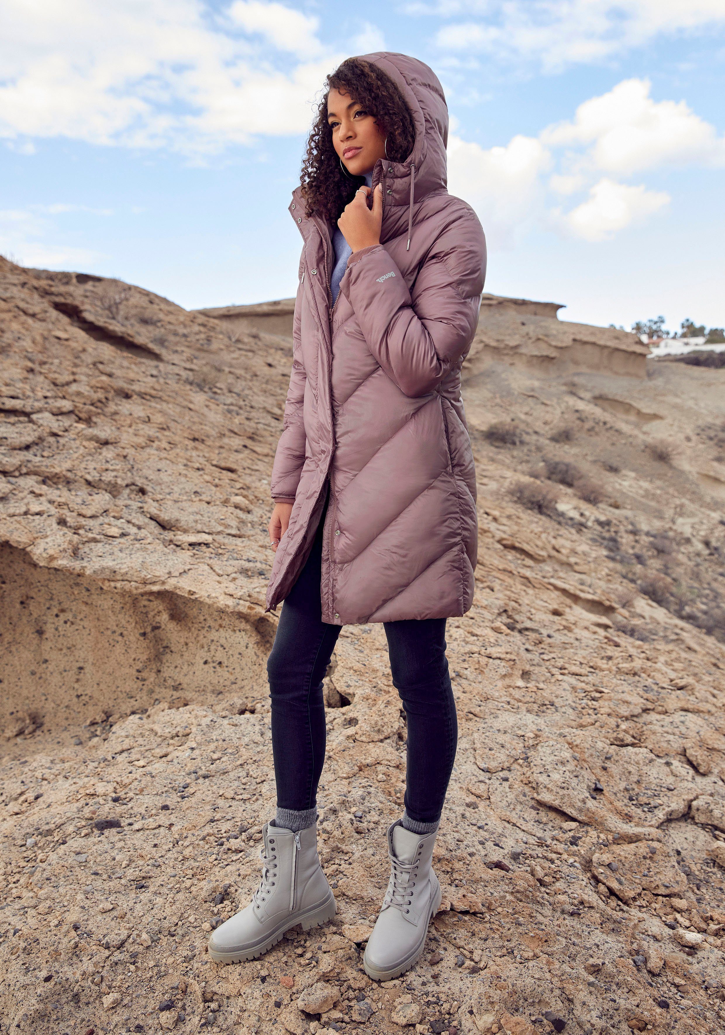 Bench. Steppmantel / jacke aus wärmendem und windabweisendem Material