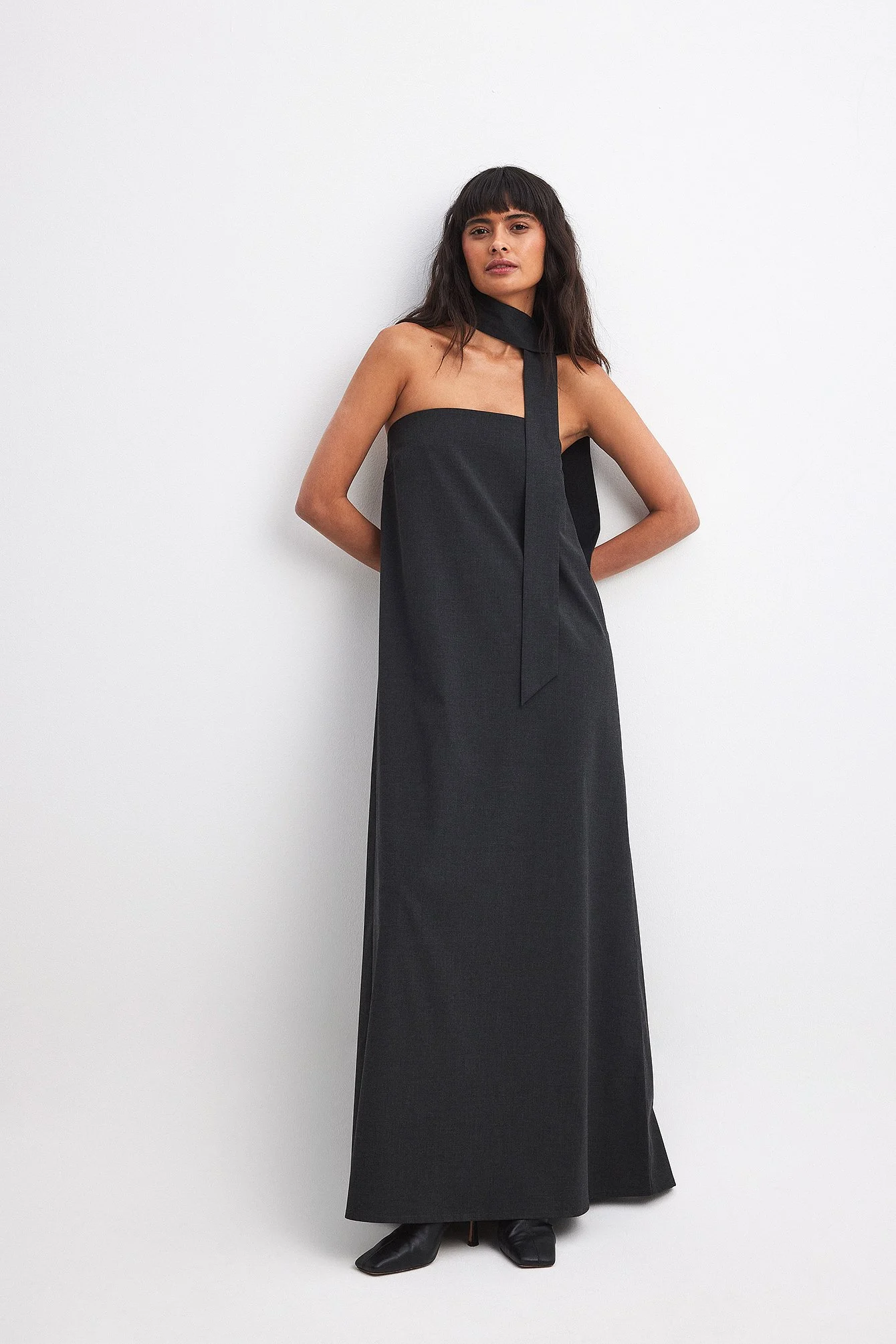 Maxikleid mit Schaldetail