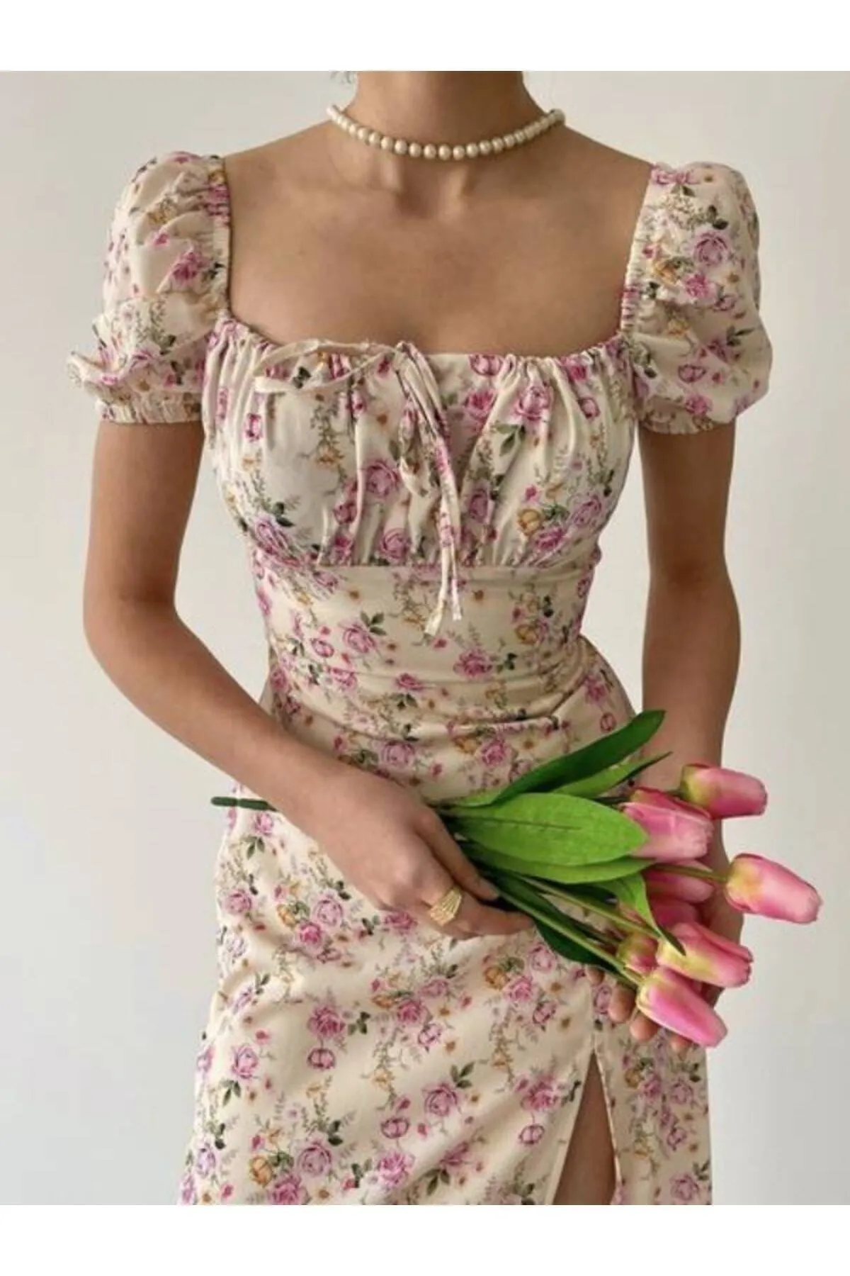 BENDİSTAR BUTİK  Gelbes, mehrfarbiges Premium-Midikleid für Damen mit Blumenmuster, quadratischem Kragen, gefüttertem Schlitz
