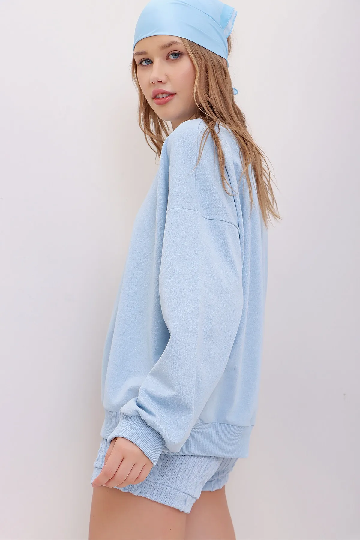 Trend Alaçatı Stili  Sweatshirt - Blau - Oversized