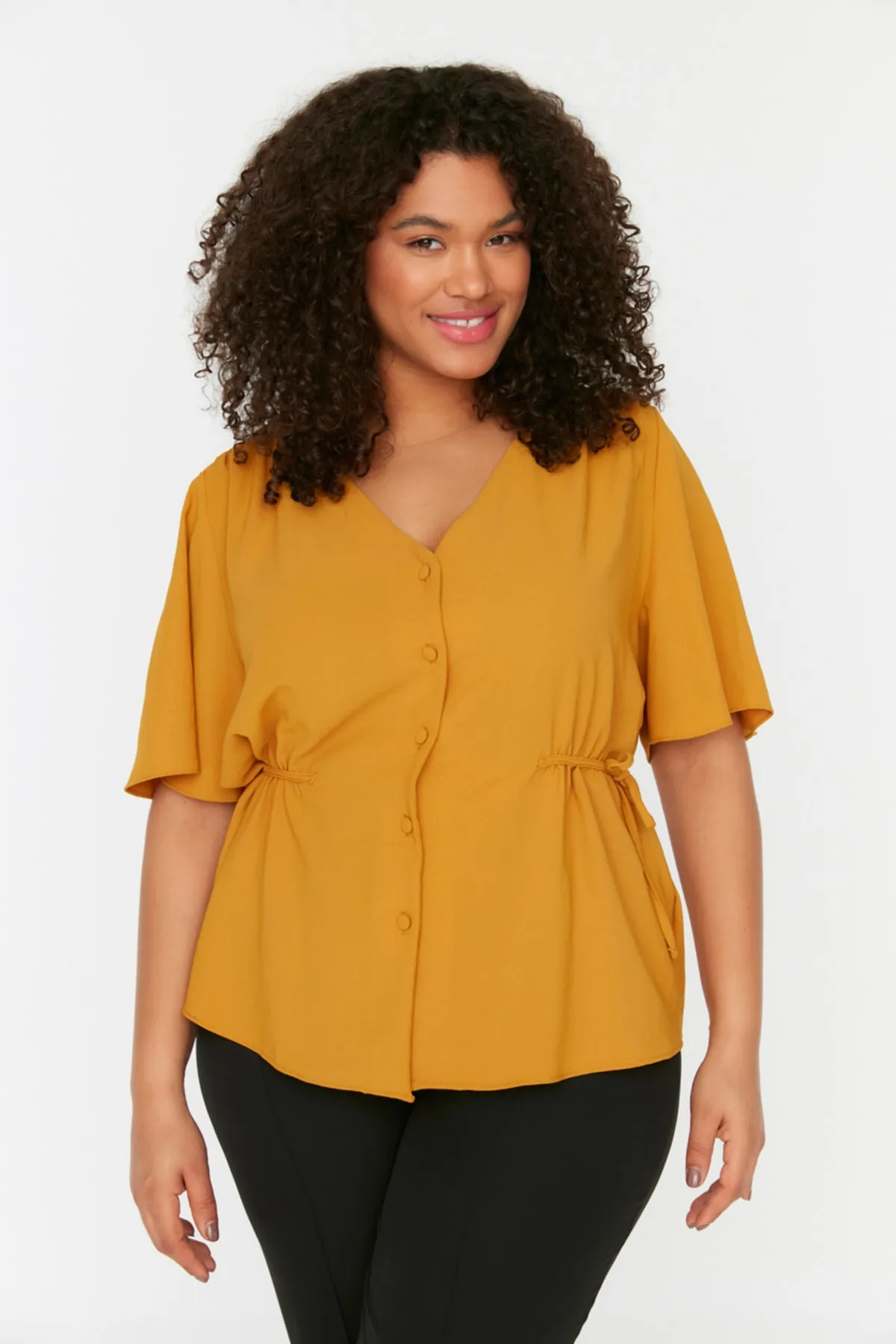 Trendyol Curve  Senffarbene, gewebte Bluse zum Binden mit V-Ausschnitt TBBSS22BZ0753