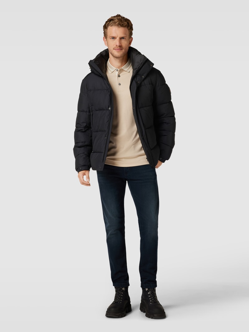 Winterjacke mit Kapuze in schwarz