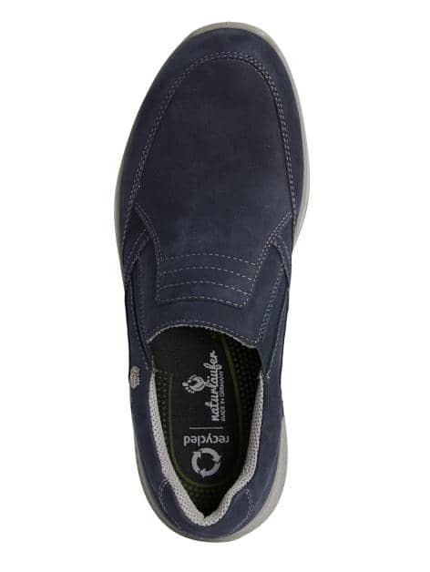 Slipper mit seitlichen Dehnzonen.