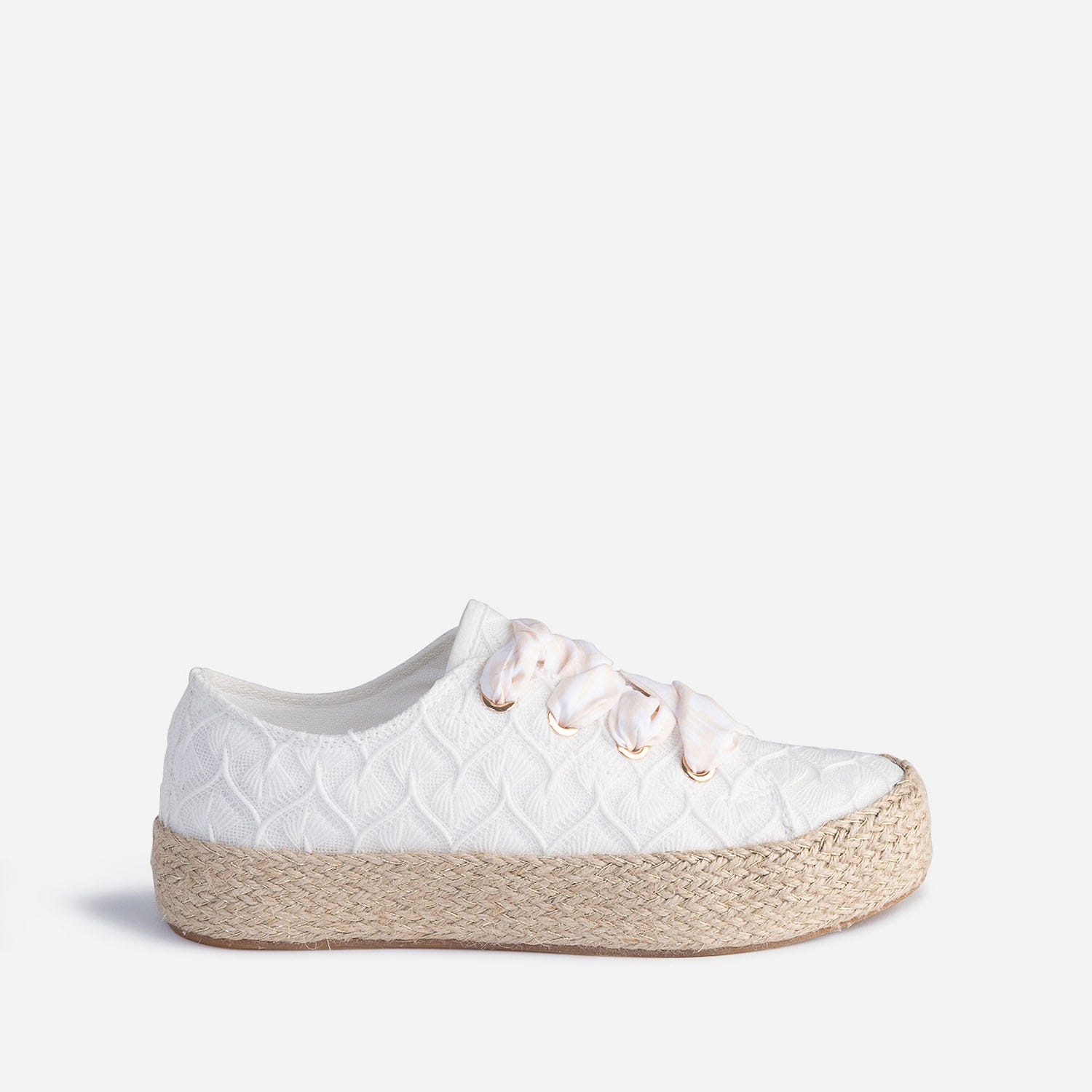 Tennis blanche brodée dentelle éco-conçue
