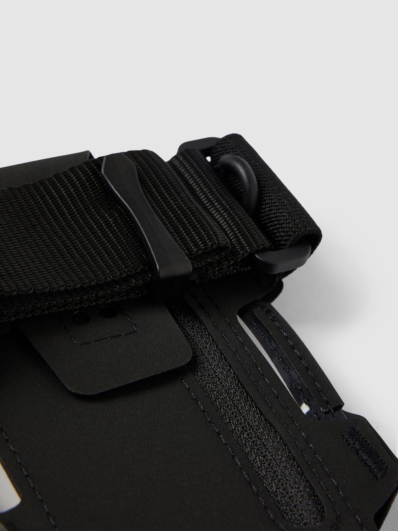 Handytasche mit Label-Detail in schwarz
