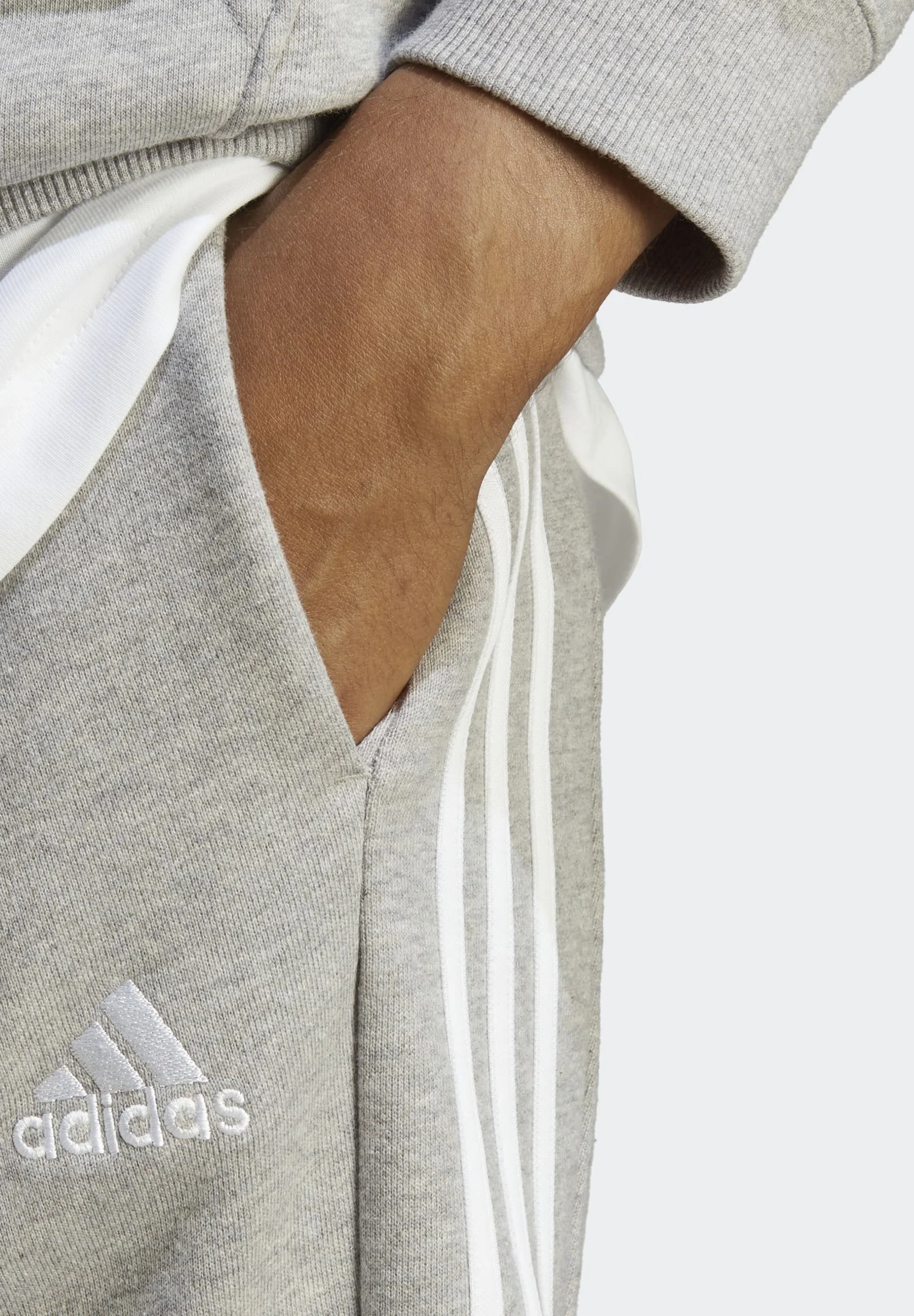 adidas Sportswear ESSENTIALS TAPERED CUFFED 3-STRIPES - Pantalón deportivo