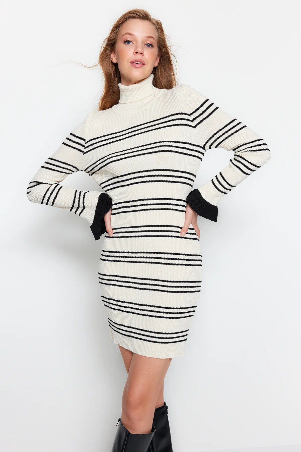 Trendyol Collection  Steingestreifter Mini-Rollkragenpullover TWOAW24EL00470