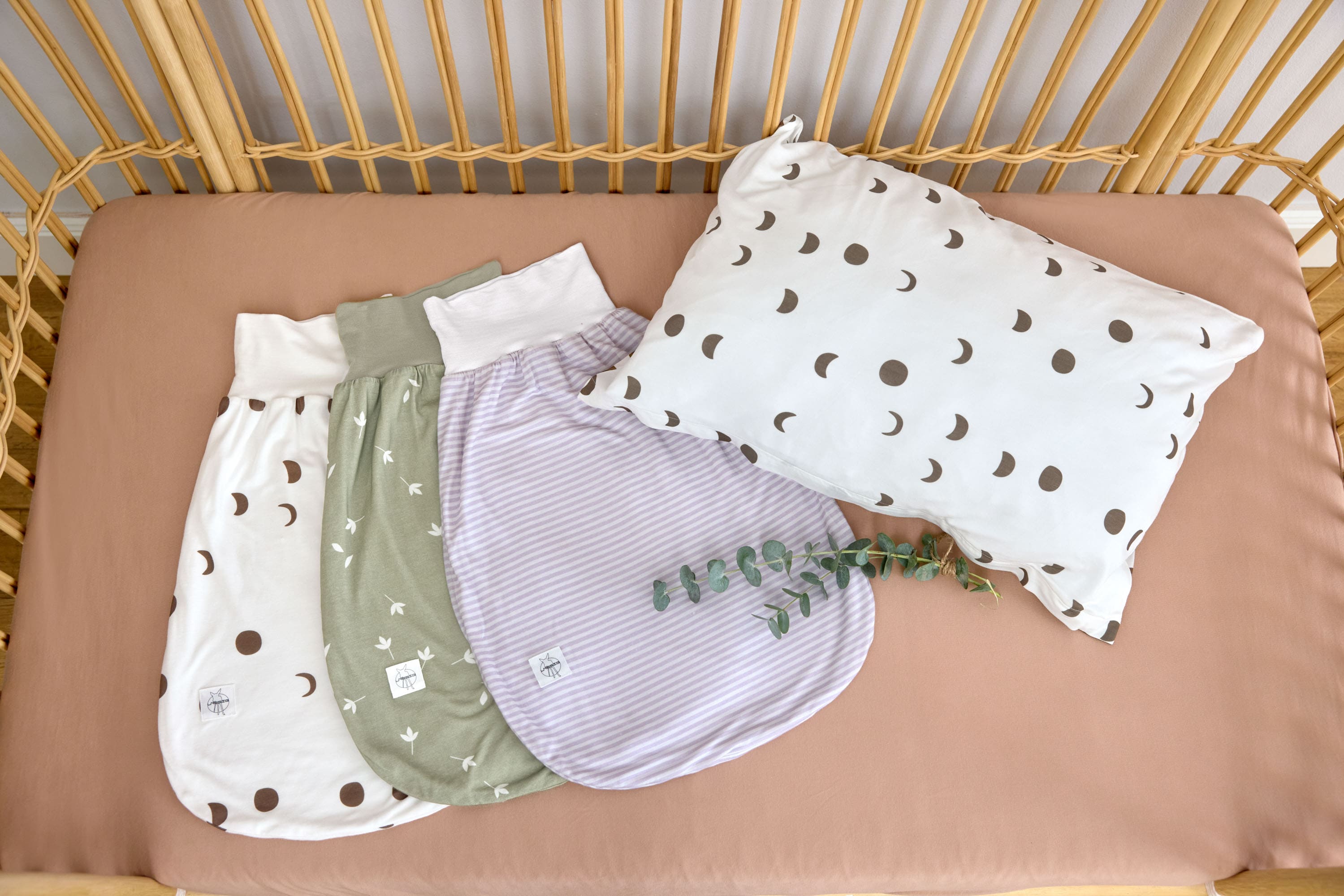 Baby Strampelsack 0,5 TOG - Gestreift, Lila Milky
