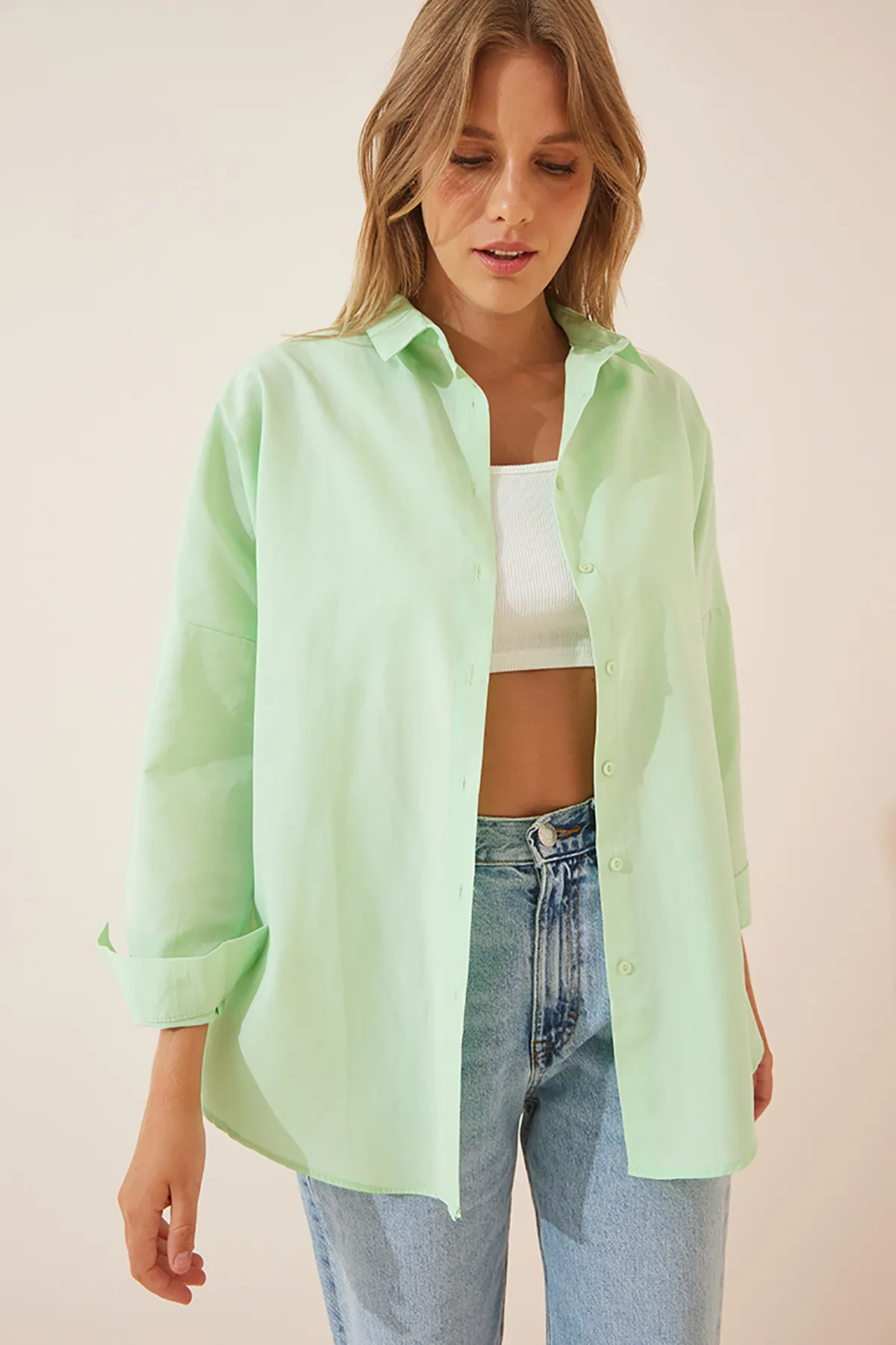 Happiness İstanbul  Hellgrünes, langes Oversize-Basic-Shirt für Damen DD00842