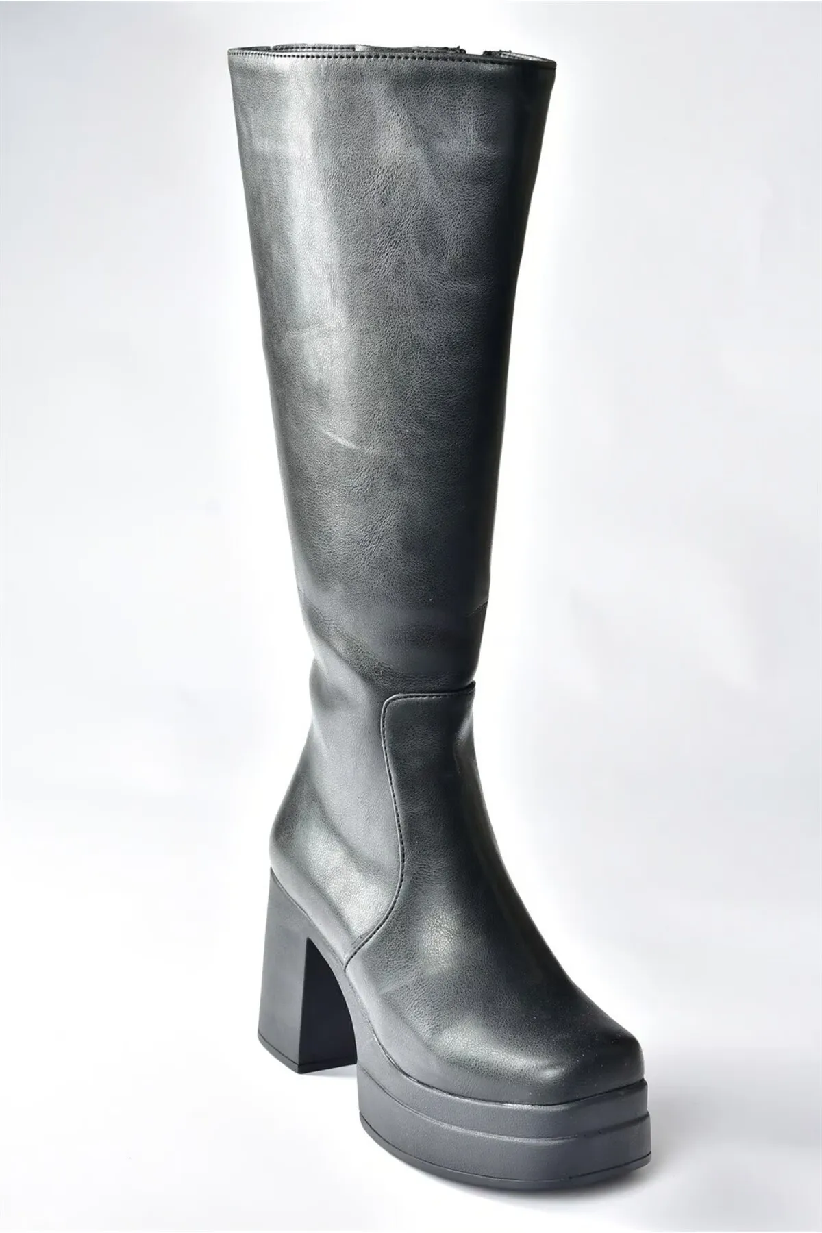 Fox Shoes  Schwarze Damenstiefel mit dicker Sohle N996650009