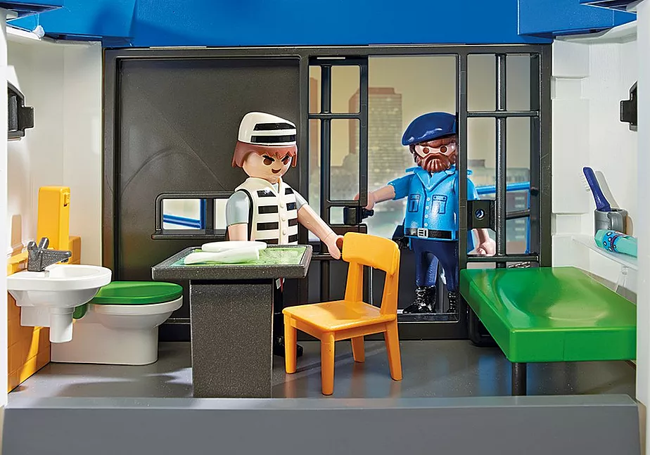 Polizei-Kommandozentrale mit Gef&auml;ngnis