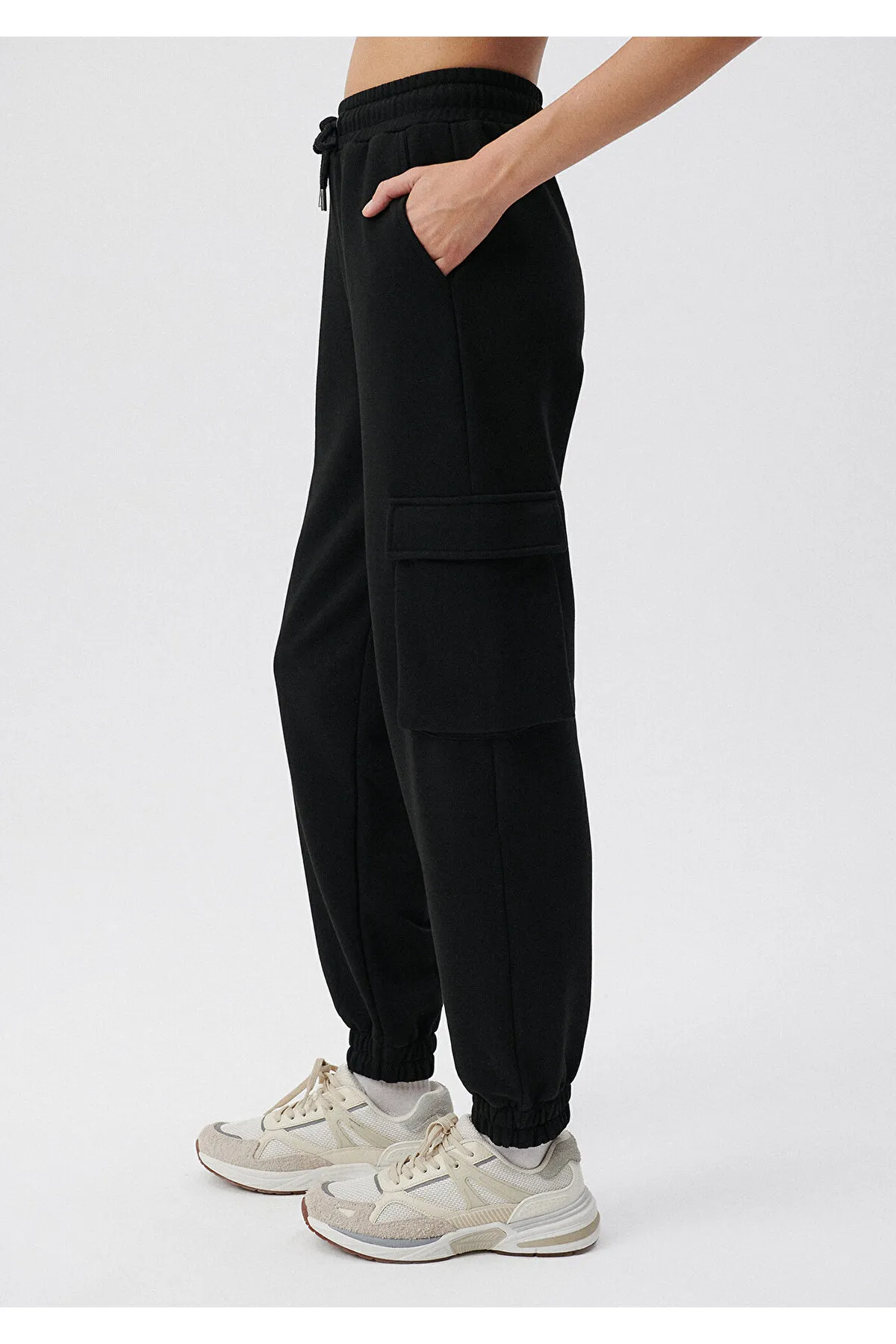 Mavi  Schwarze Cargo-Jogginghose 1010271-900