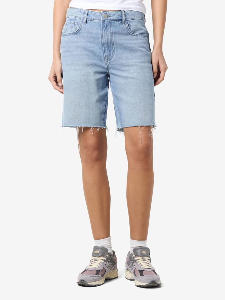 Noisy may Jeans-Shorts mit Fransensaum und 5 Taschen Design in Hellblau günstig kaufen