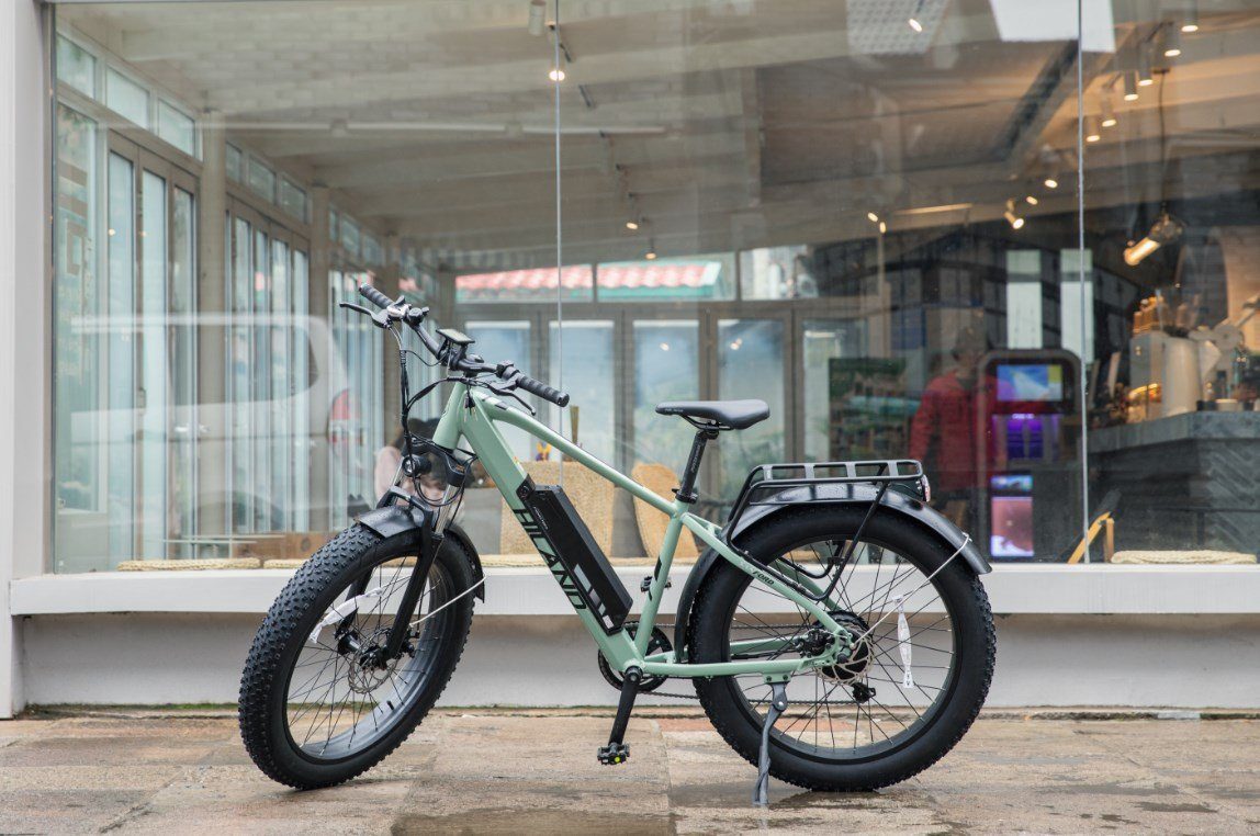 HILAND E-Bike 26 Zoll E-mountainbike,4.0 Fat Tire,Samsung 12.8AH Akku,LCD Display, 7 Gang Shimano Tourney Schaltwerk, Kettenschaltung, Heckmotor, 614,40 Wh Akku, (Set, mit werkzeung, mit beleuchtungsset, mit Schutzblech Set), Elektrofahrrad für Damen