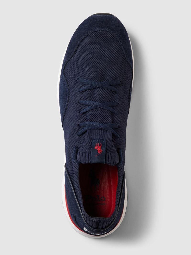 Sneaker mit Label-Details in dunkelblau