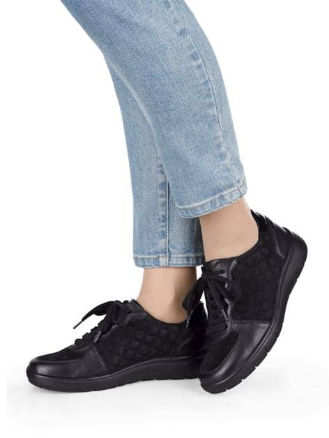 Schnürschuh