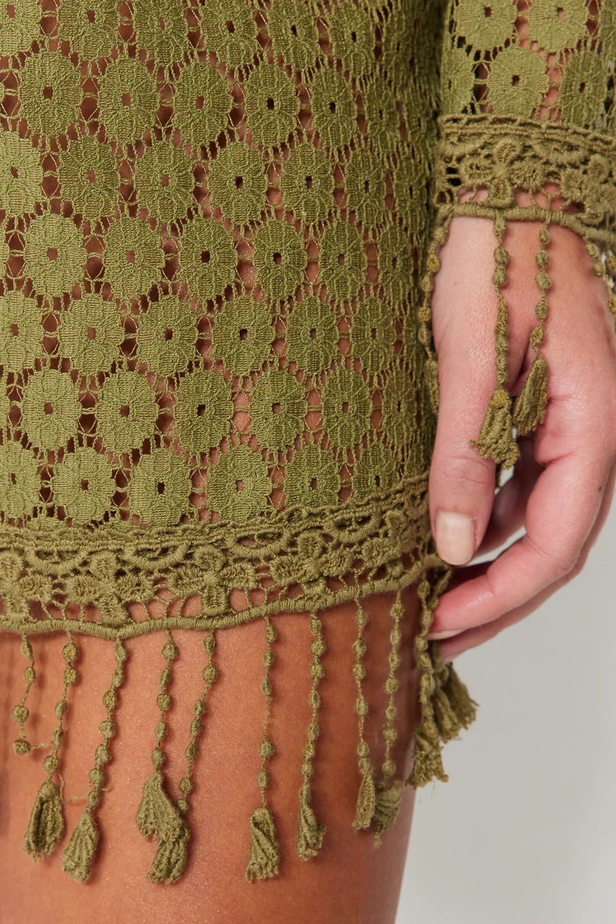 Trendyol Collection  Khakifarbenes, gestricktes Mini-Strandkleid mit Quasten TBESS23EL00170