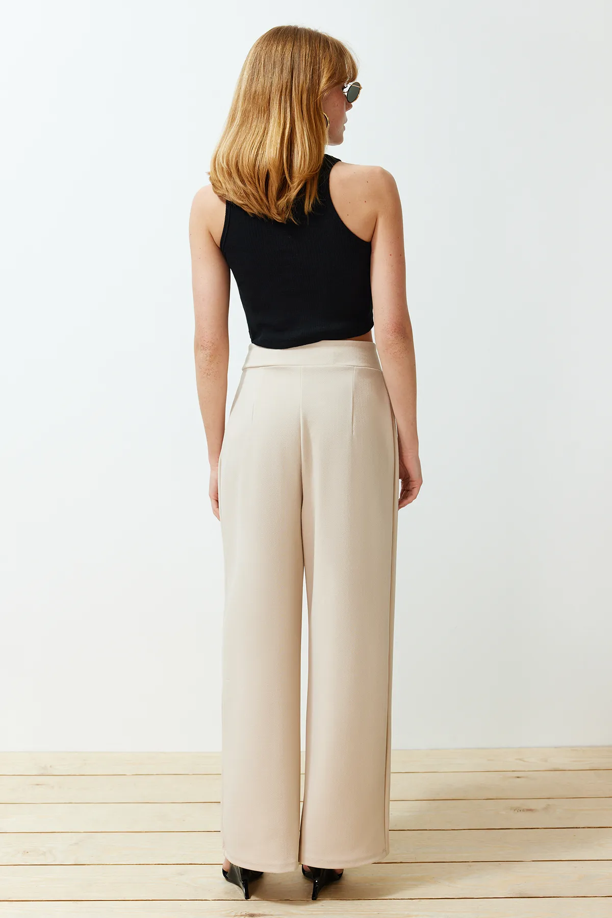 Trendyol Collection  Steinfarbene Strickhose mit hohem Bund, weitem Bein und Klettverschluss, Faltenwurf, TWOAW24PL00177