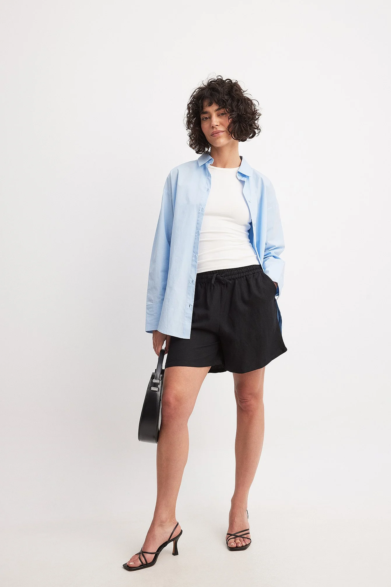 Weite Shorts mit halbhoher Taille aus Viskose-Mix