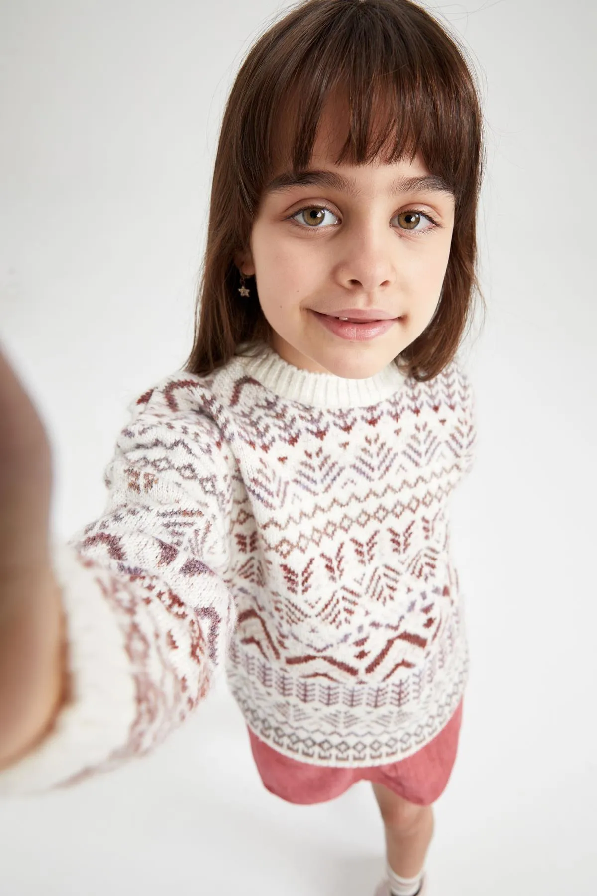 DeFacto  Mädchenpullover mit normaler Passform und Rundhalsausschnitt