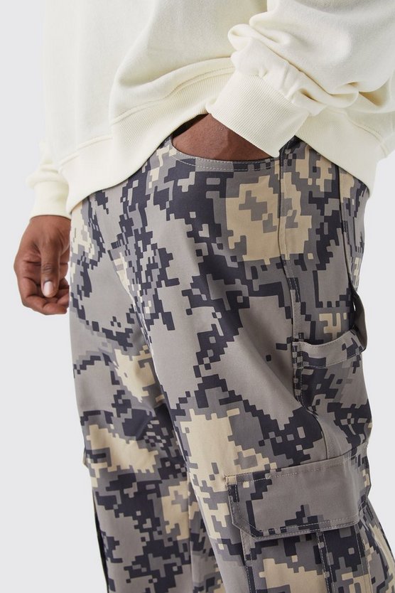 Plus Slim-Fit Camouflage Schlaghose