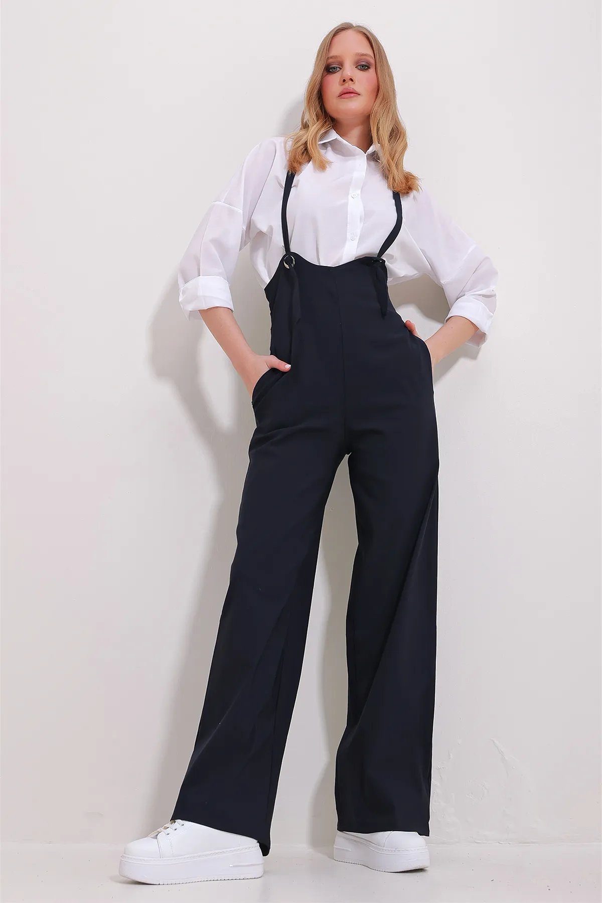 Trend Alaçatı Stili  Marineblauer Lycra-Overall mit zwei Taschen und Riemchen für Damen ALC-X11539