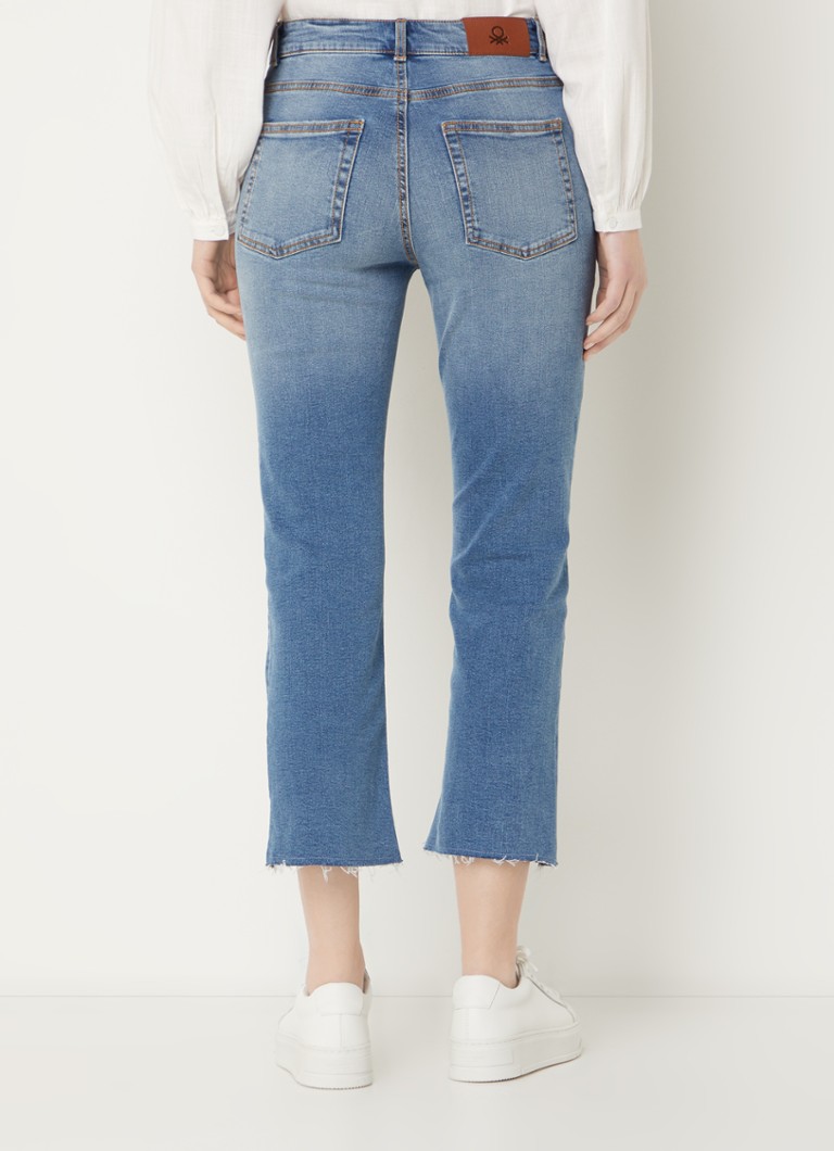 Jeans Benetton a vita media e taglio svasato, lavaggio scuro.