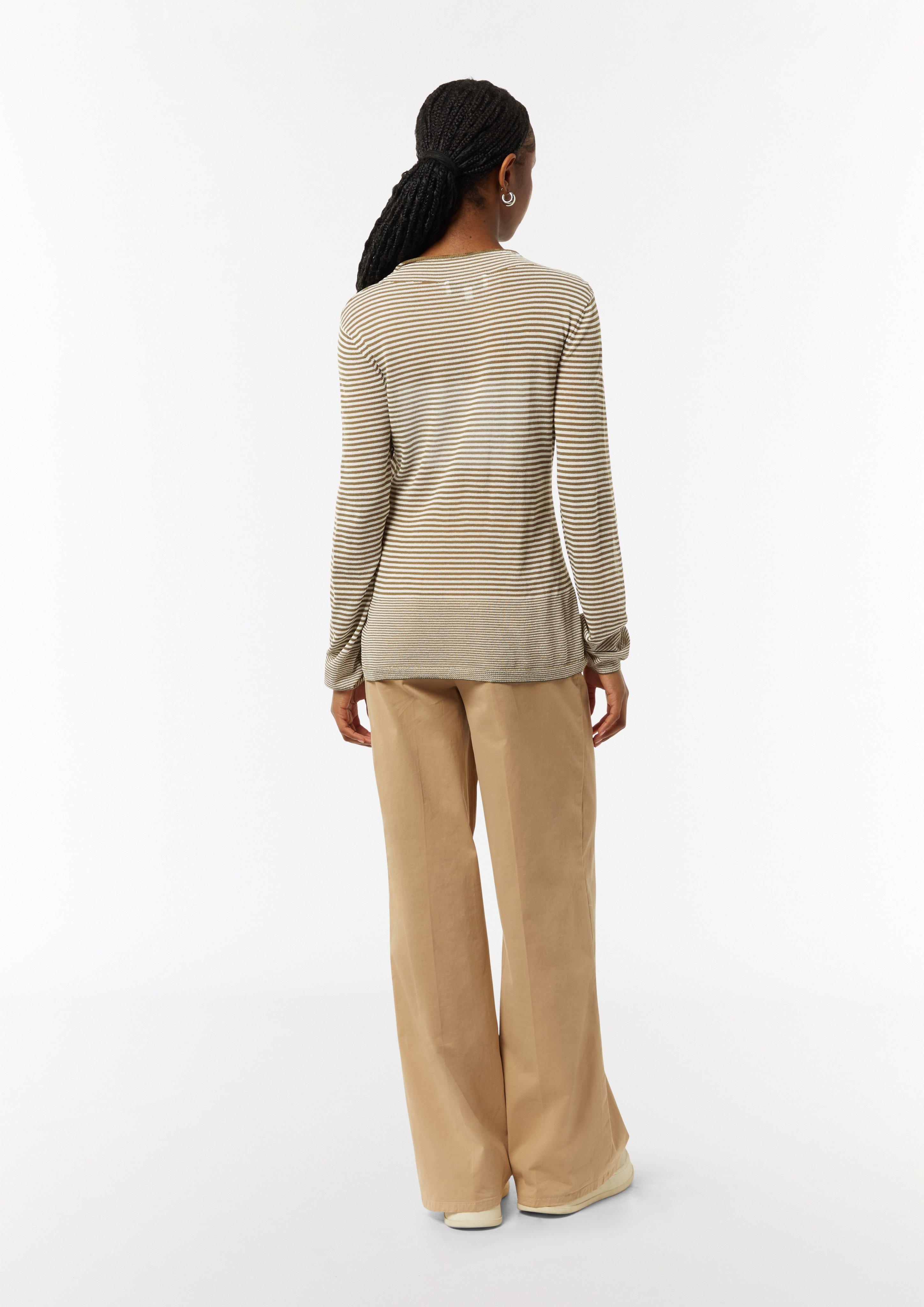 Leichter Strickpullover mit angedeutetem Stehkragen - helles olivgrün