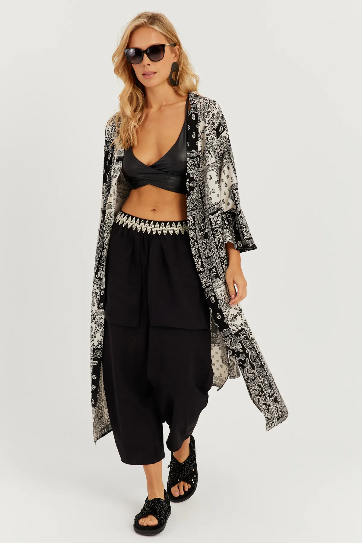 Cool & Sexy  Schwarz-ecru gemusterter Kimono für Damen GÇ155