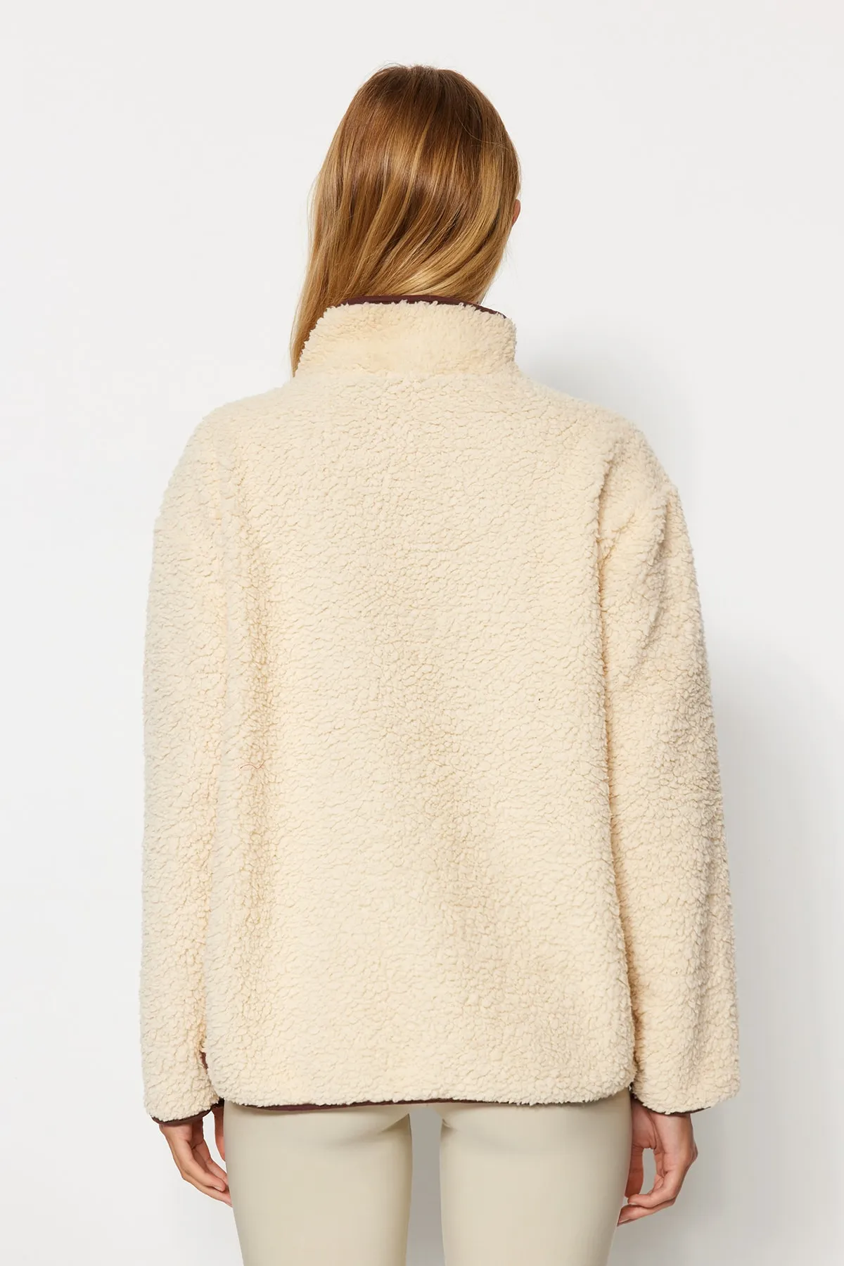 Trendyol Collection  Ecru gestricktes Sport-Sweatshirt aus Plüsch THMAW23SW00021