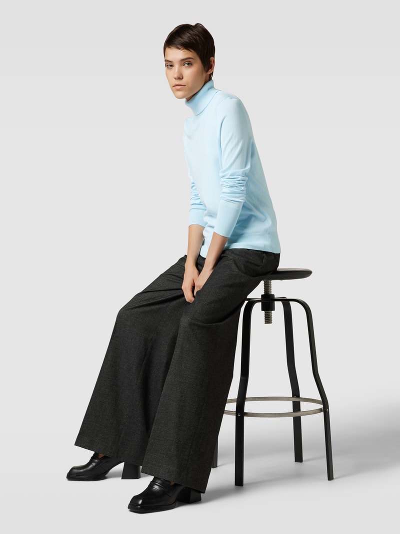 Longsleeve mit Rollkragen in hellblau